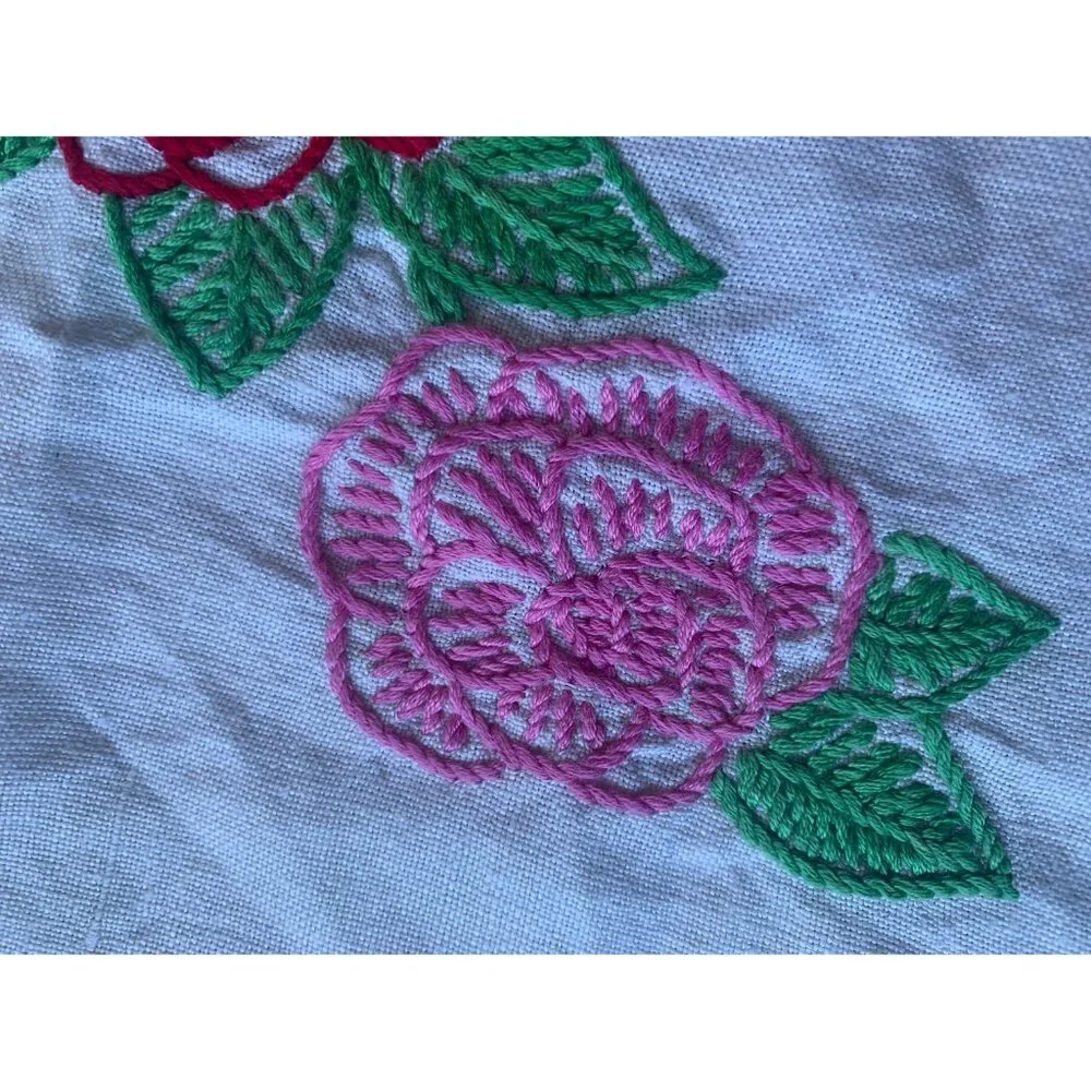 N/A linen table